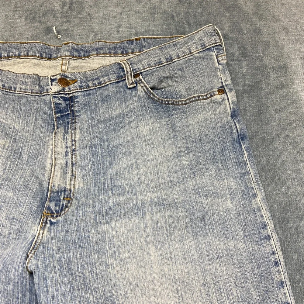 Wrangler Jeans Men 42x30 Blue Denim Low Rise Light Wash Relaxed Fit Straight Leg